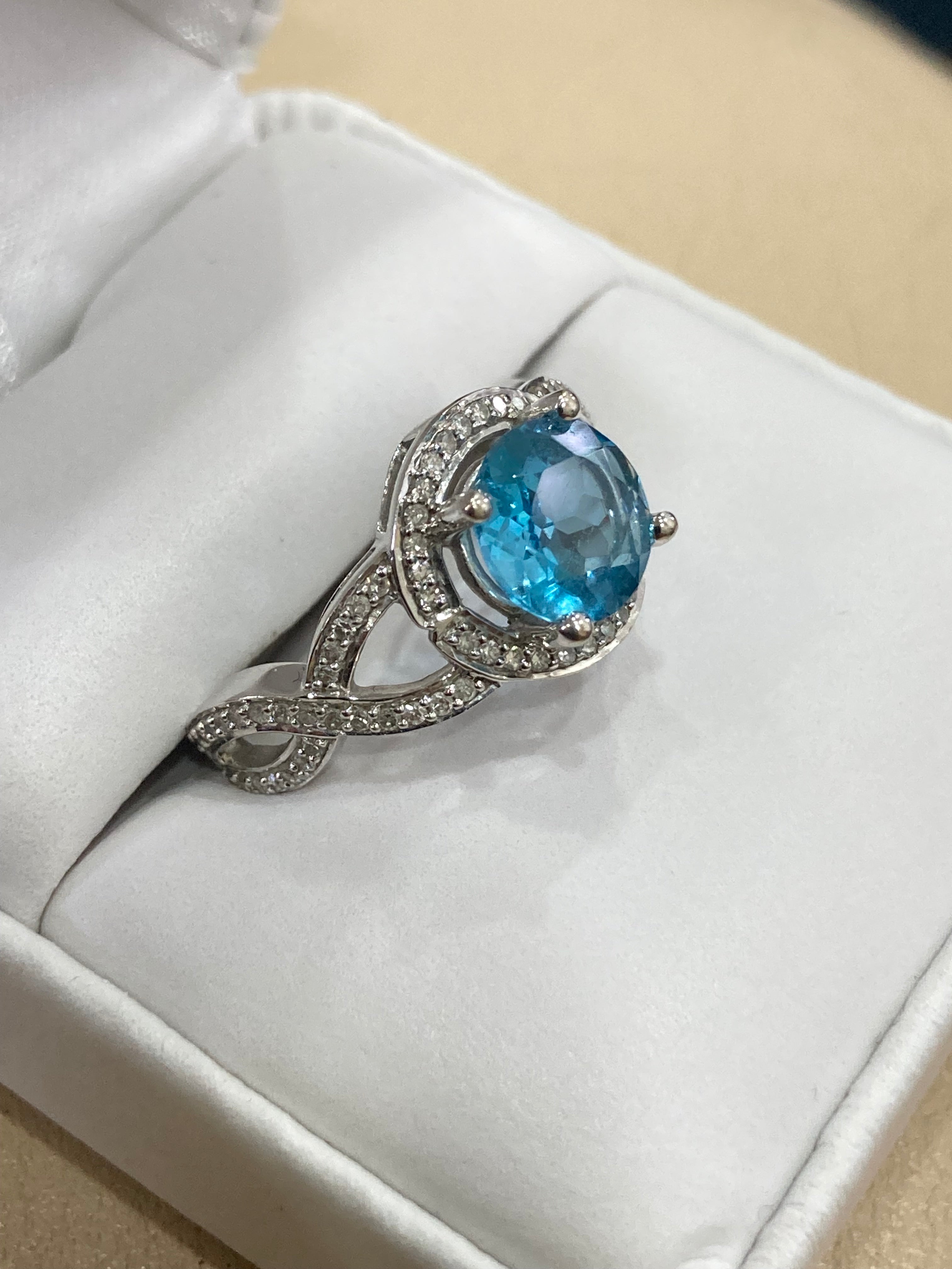 White Gold Blue Topaz Ring | Size 7