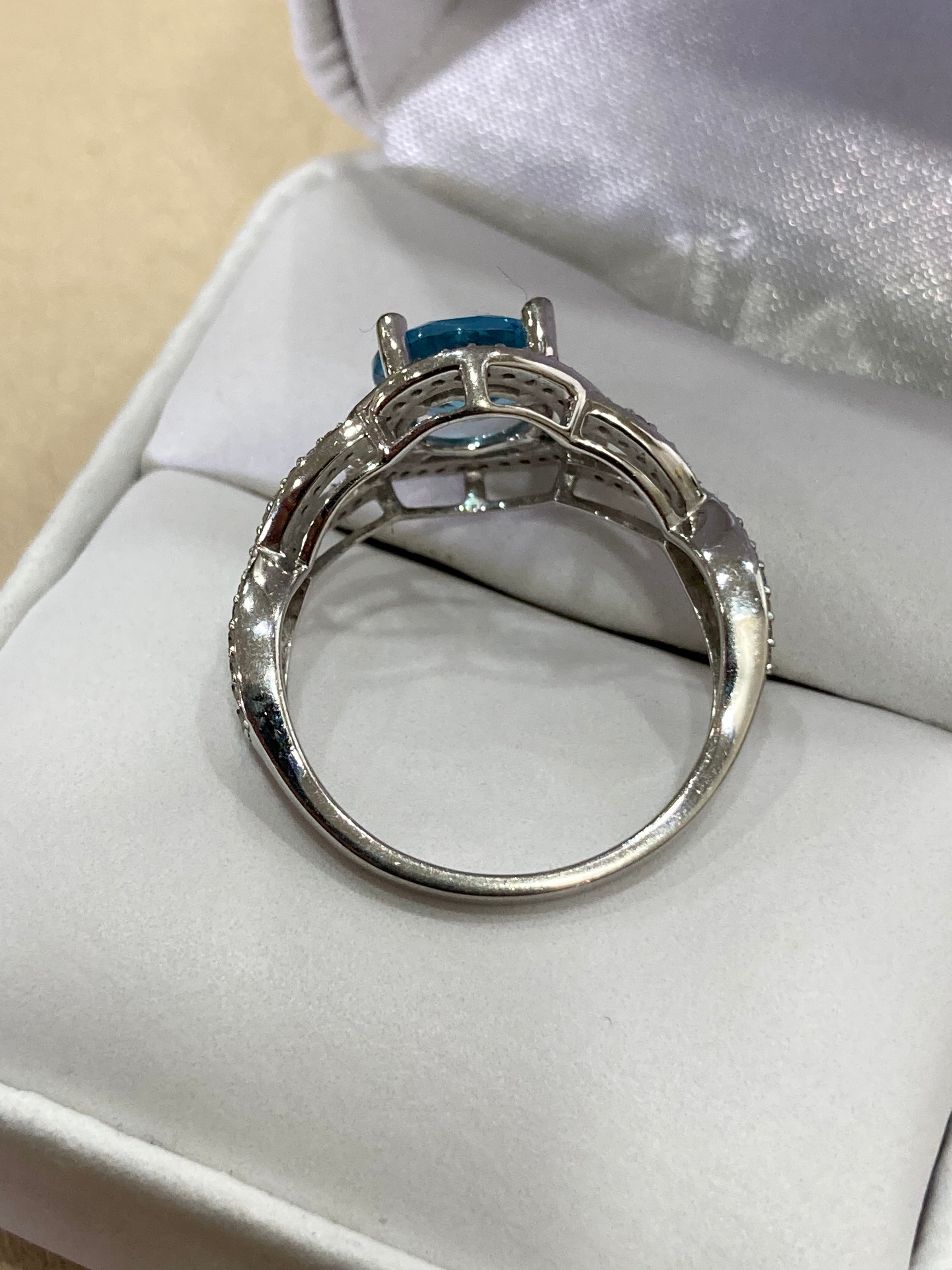 White Gold Blue Topaz Ring | Size 7
