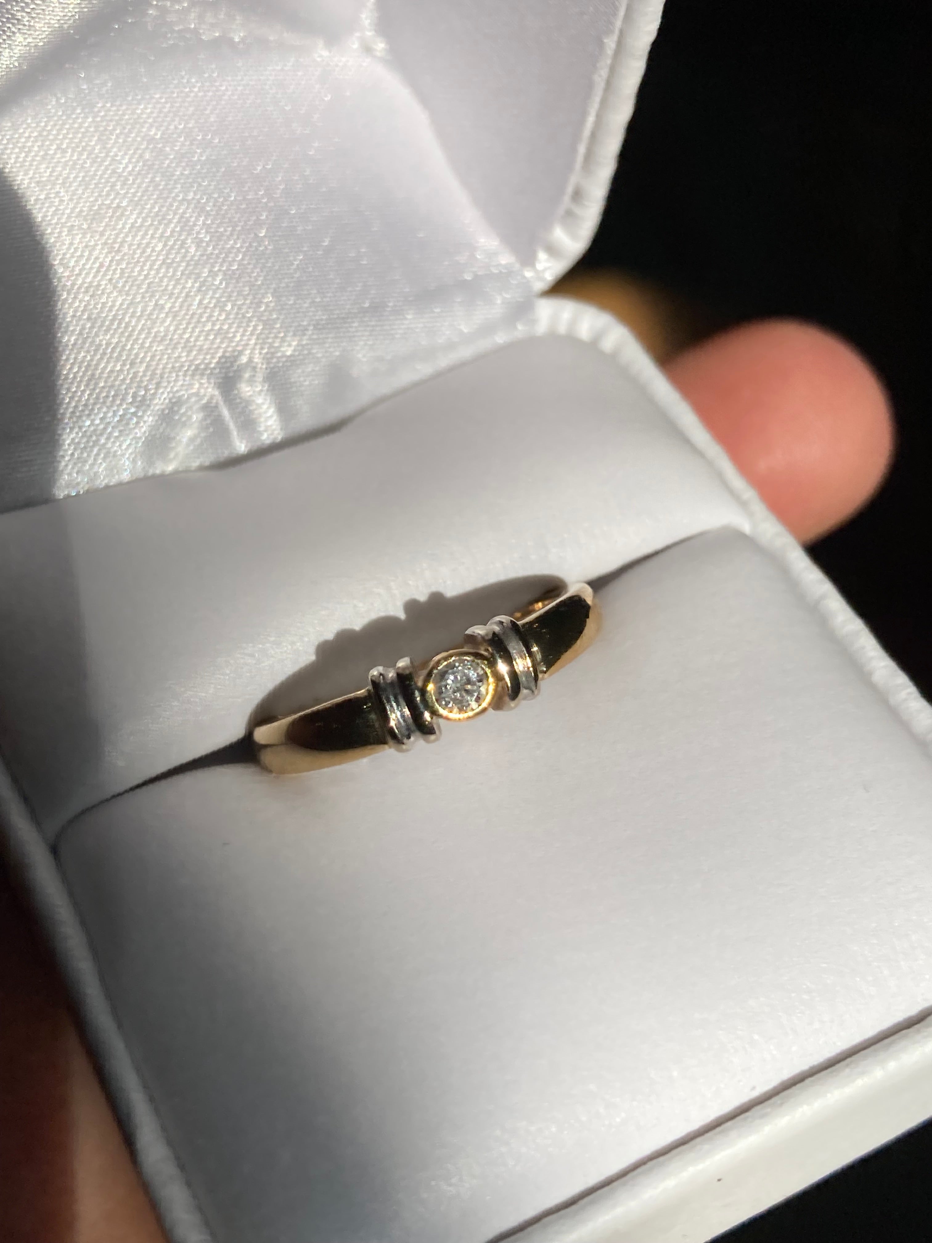 10k gold Diamond bezel setting Ring