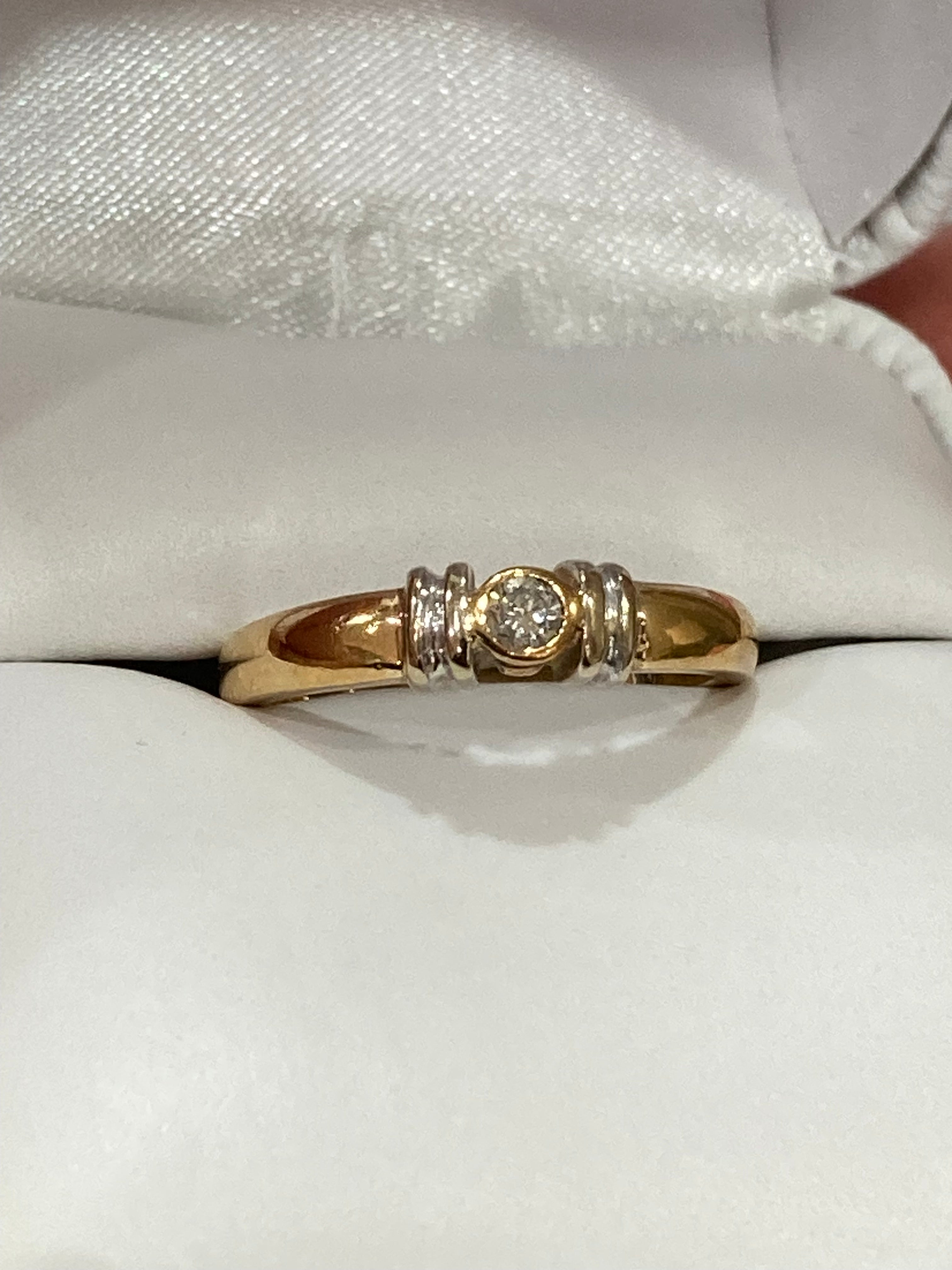 10k gold Diamond bezel setting Ring