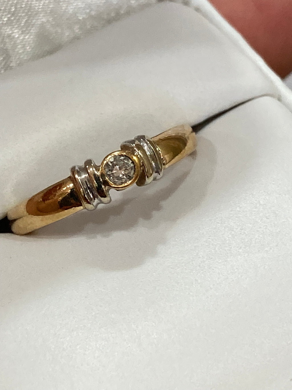 10k gold Diamond bezel setting Ring