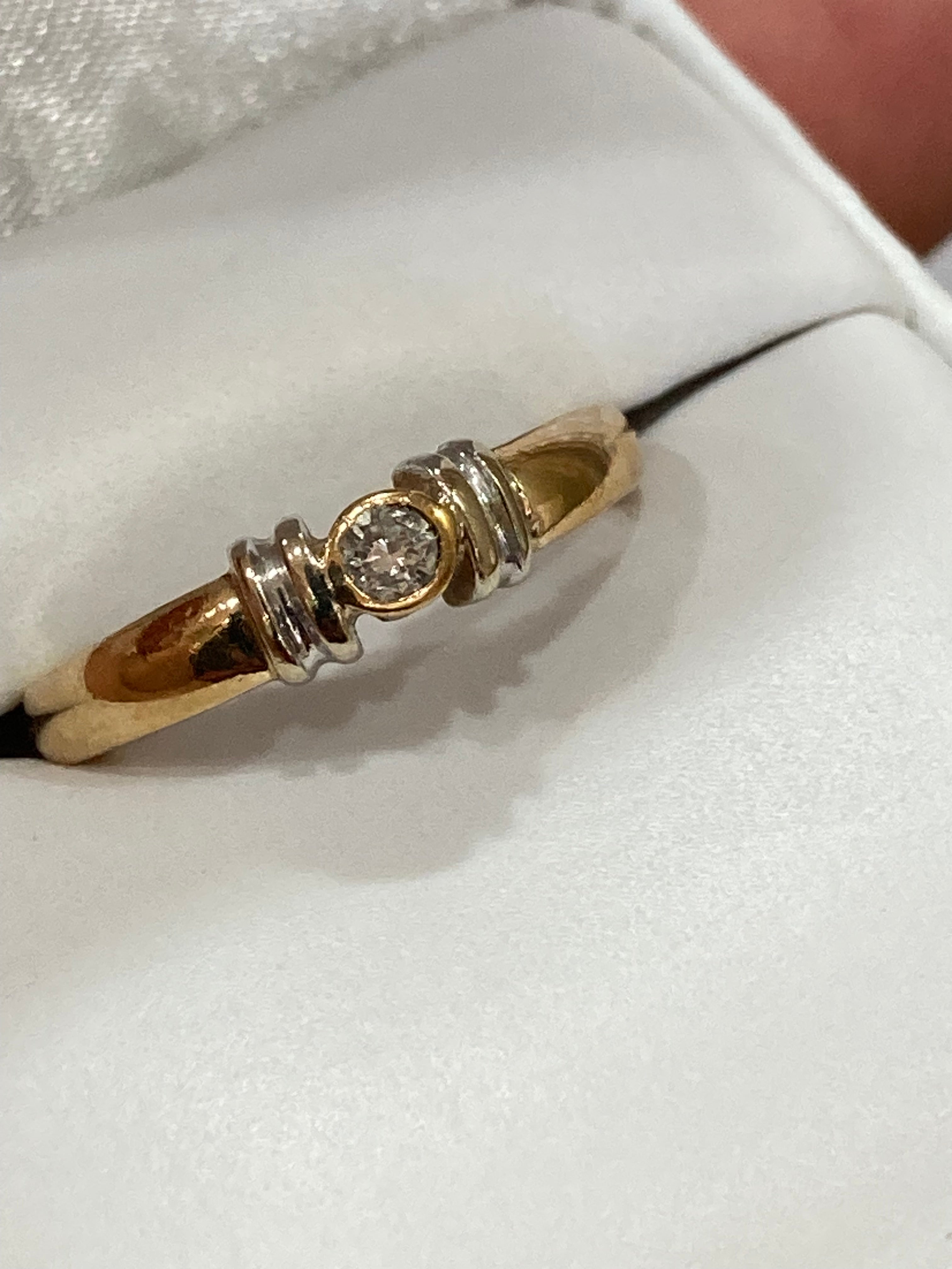 10k gold Diamond bezel setting Ring